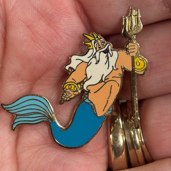 Disney WDW Core - Little Mermaid's King Triton with Trident Pin - Picture 3 of 4
